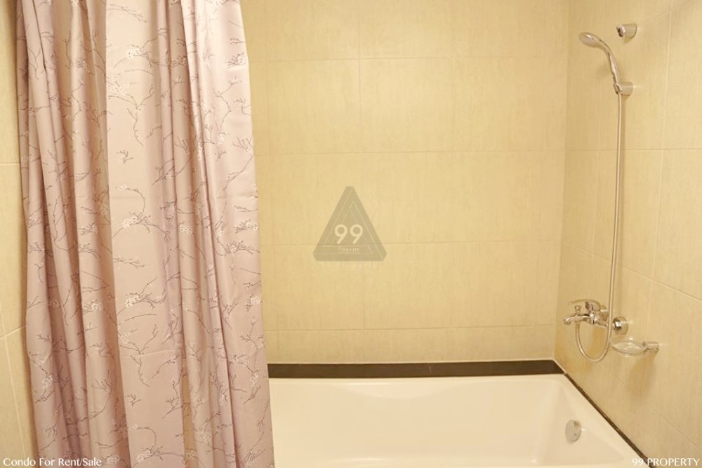 The Clover Thonglor [เดอะโคลเวอร์ ทองหล่อ].
