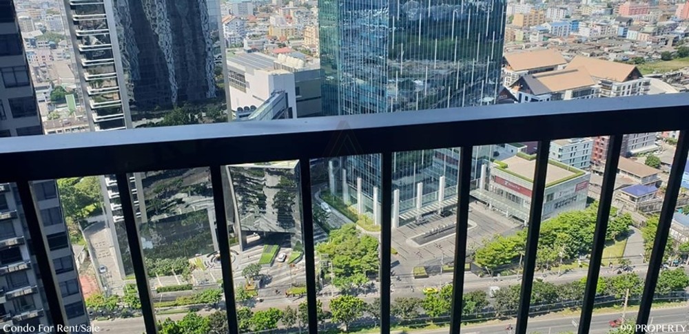 Noble Revolve Ratchada [โนเบิล รีวอลฟ์ รัชดา ]