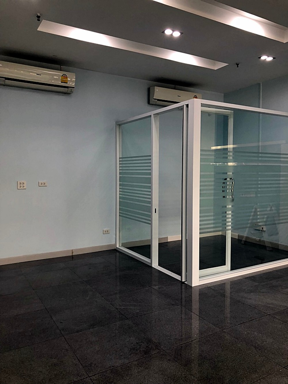 ลดพิเศษ ขายพร้อมผู้เช่า Shop - Office ขนาด 41 ต.ร.ม. ชั้น 1 คอนโดศุภาลัยปาร์ค ราชพฤกษ์ - เพชรเกษม