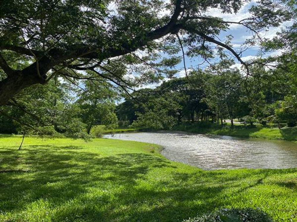 ขายบ้านริมน้ำ ในรีสอร์ทเดอะเลกาซีริเวอร์แคว กาญจนบุรี มีระเบียงนั่งเล่น พร้อมแอร์ ตู้เย็น เฟอร์นิเจอร์เข้าพักได้เลย