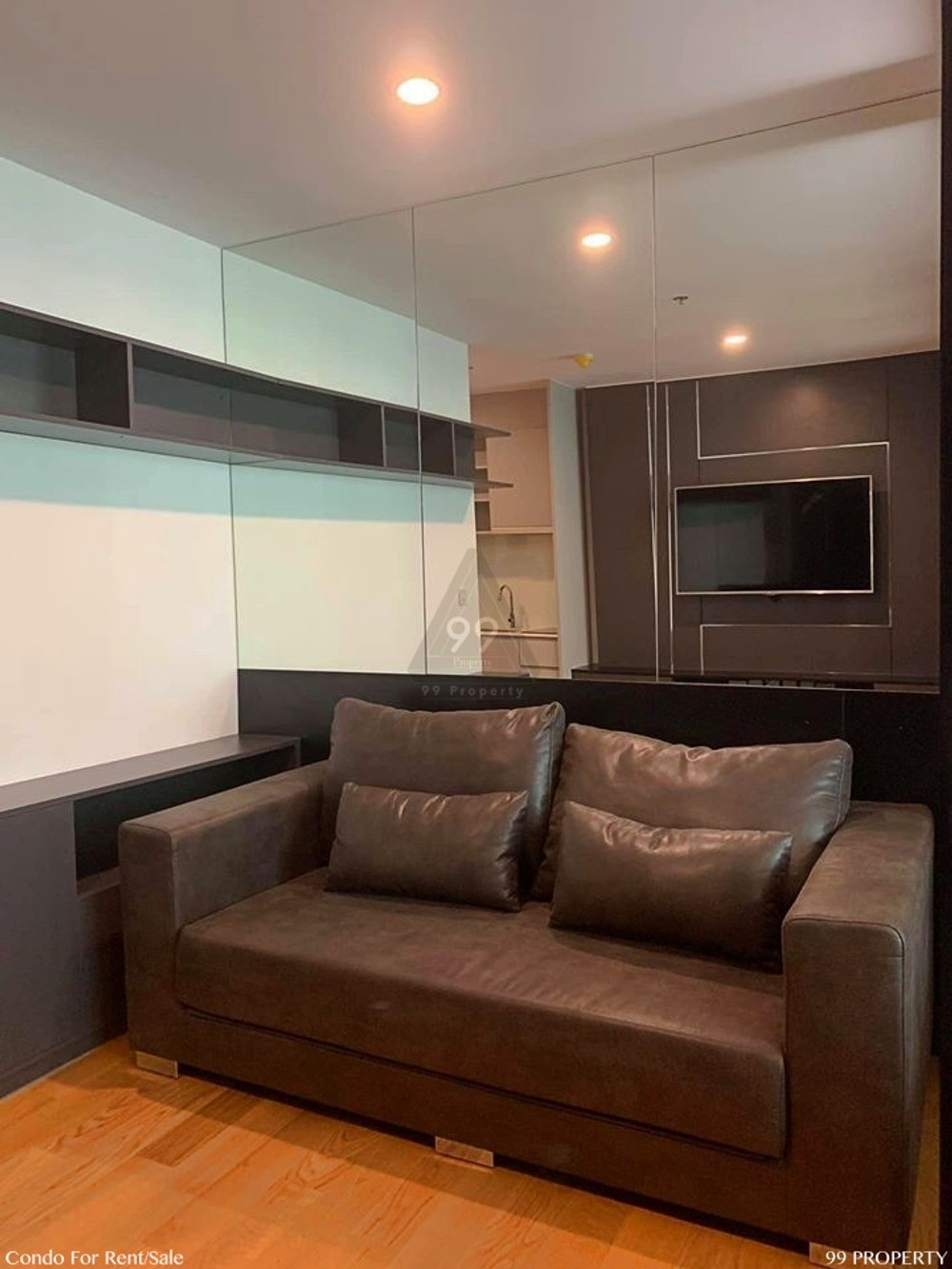 Noble Revo Silom [โนเบิล รีโว สีลม].