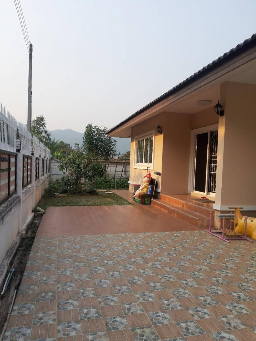 บ้านสำหรับขาย บ้านดู่ เมืองเชียงราย
56713 House For Sale Ban Du-Chiang Rai-Chiang Rai
"บ้านสวยพื้นที่เยอะมาก สัมผัสธรรมชาติ มองเห็นวิวเขาด้วยค่ะ"