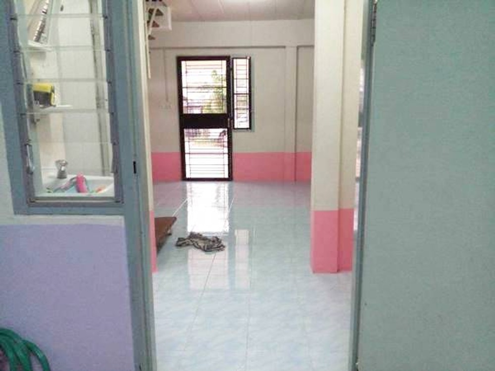 ให้เช่าบ้าน โครงการเอื้ออาทรโชดชัย ตำบลท่าอ่าง อำเภอโชคชัย จังหวัดนครราชสีมา พร้อมแอร์ เดือนละ 2,300 บาท
