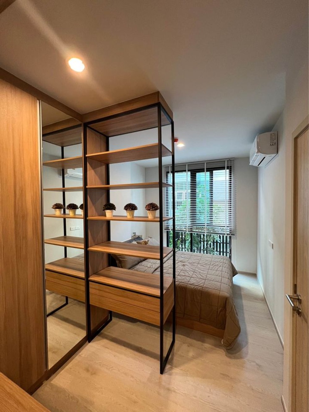 ให้เช่าคอนโด นิว โนเบิล เซ็นเตอร์ บางนา 1 ห้องนอน มี walk-in closet 
