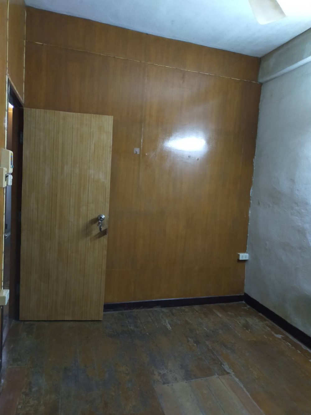 ห้องพักกิ่งเพชร ซอยเพชรบุรี 10
ห้องพักใจกลางเมือง ราคาประหยัด สะอาด สงบ และปลอดภัย