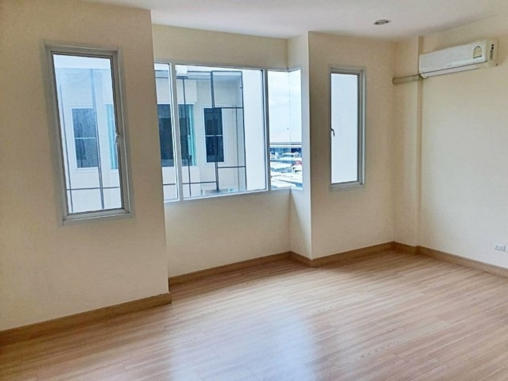 ให้เช่าโฮมออฟฟิศ 3 ชั้น พรีเมี่ยมเพลส เอกมัย รามอินทรา ใกล้ทางด่วนฉลองรัช