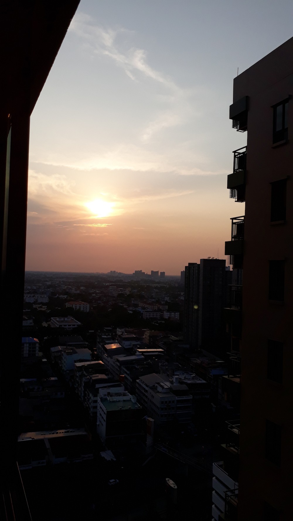 ให้เช่าคอนโดลุมพินีรัชดา-ท่าพระ เดินทางสะดวก
