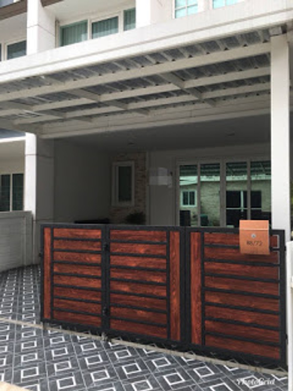 ขายทาวน์โฮม 3 ชั้น สไตล์อังกฤษสวยตกแต่งพร้อมอยู่อาศัย(จอดรถในบ้านได้2คัน) หมู่บ้านโกลเด้นทาวน์ (ปิ่นเกล้า-จรัญสนิทวงศ์)