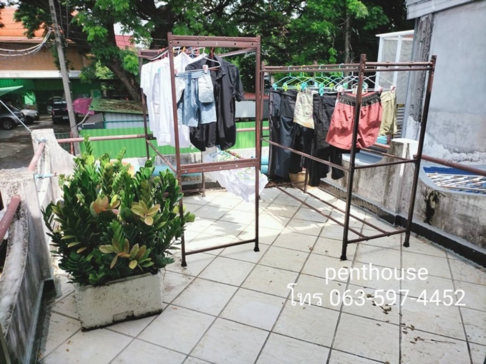 ด่วน! ขายถูกที่สุด ทาวน์โฮม 2 ชั้น ใจกลางเมือง ลาดพร้าว 48 เนื้อที่ 37 ตร.ว. ทำเลดี เดินทางสะดวก ใกล้รถไฟฟ้าสีเหลืองเพียง 800 เมตร
