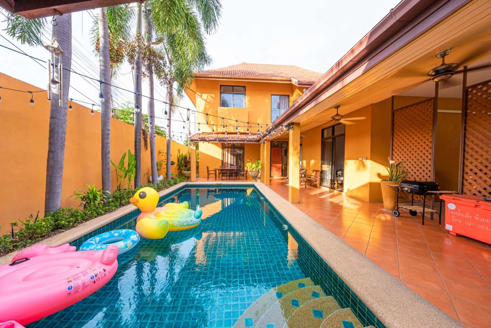 PoolVilla Jomtian พักได้ 9 ท่าน
.
Beautiful PoolVilla Jomtian
Location : Nong Prue, Pattaya City, Bang Lamung District,
Chon Buri 20150, Thailand