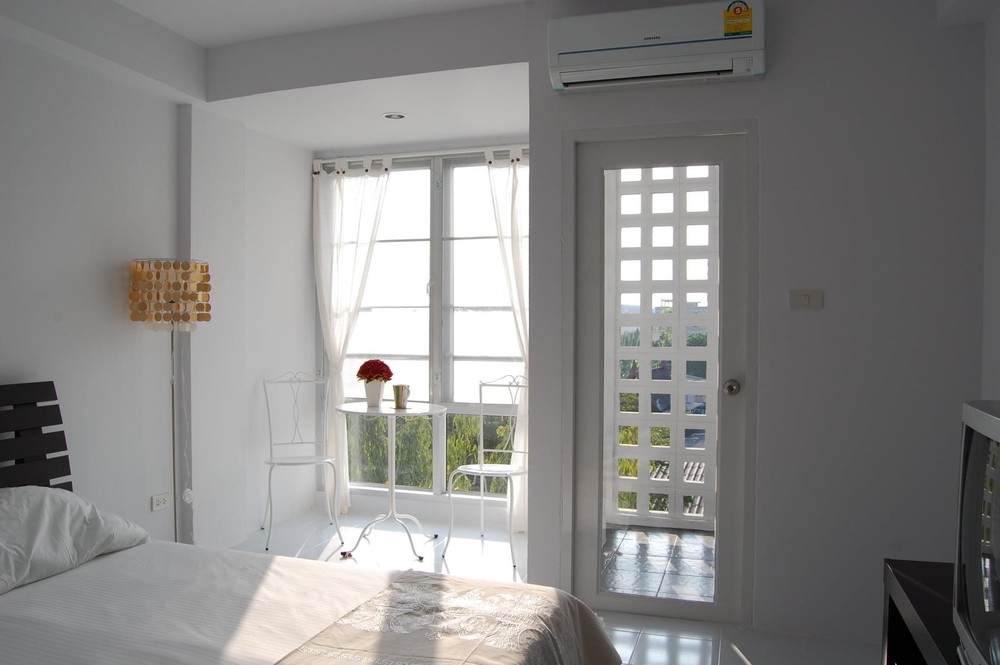 Familyroom Apartment
แฟมิลี่รูม อพาร์ทเมนท์ หลังราม-พระราม9
โทร. 085-100 9980
อพาร์ทเมนท์สไตล์โมเดิร์น มีที่จอดรถฟรี การันตีห้องสวย