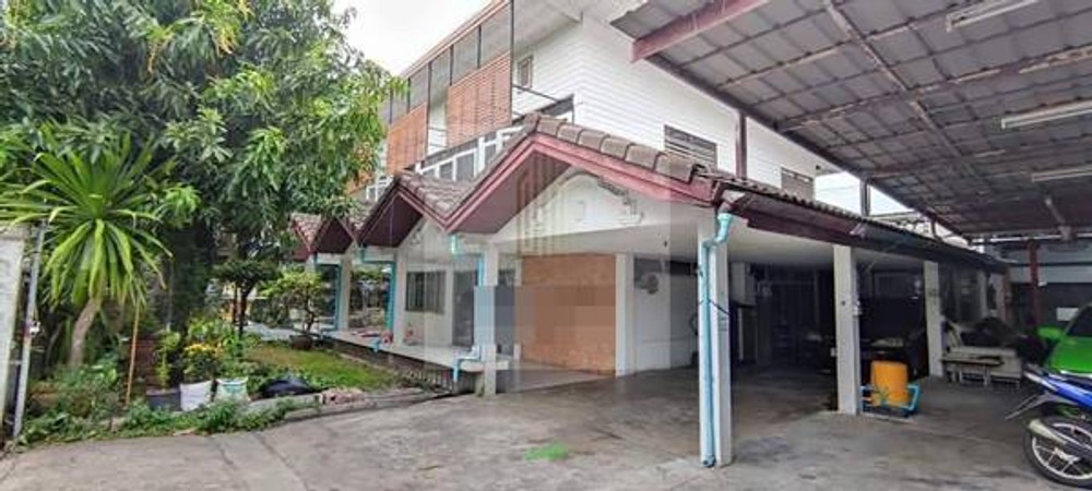 บ้านเดี่ยว 2 ชั้น ทำเลดี ราคาโดน ใกล้รถไฟฟ้า เขตประเวศ กรุงเทพ 98 ตารางวา จอดรถได้ 4 คัน