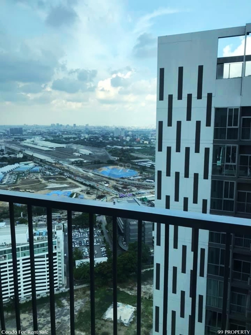 Noble Revolve Ratchada [โนเบิล รีวอลฟ์ รัชดา ]
