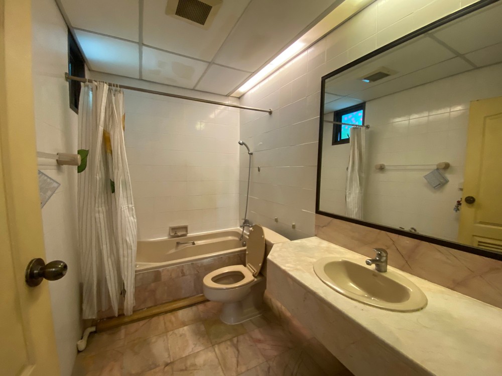 ให้เช่า Condo Lumpini Park View ติด MRT Lumpini ห้องใหญ่ 40 ตรม.