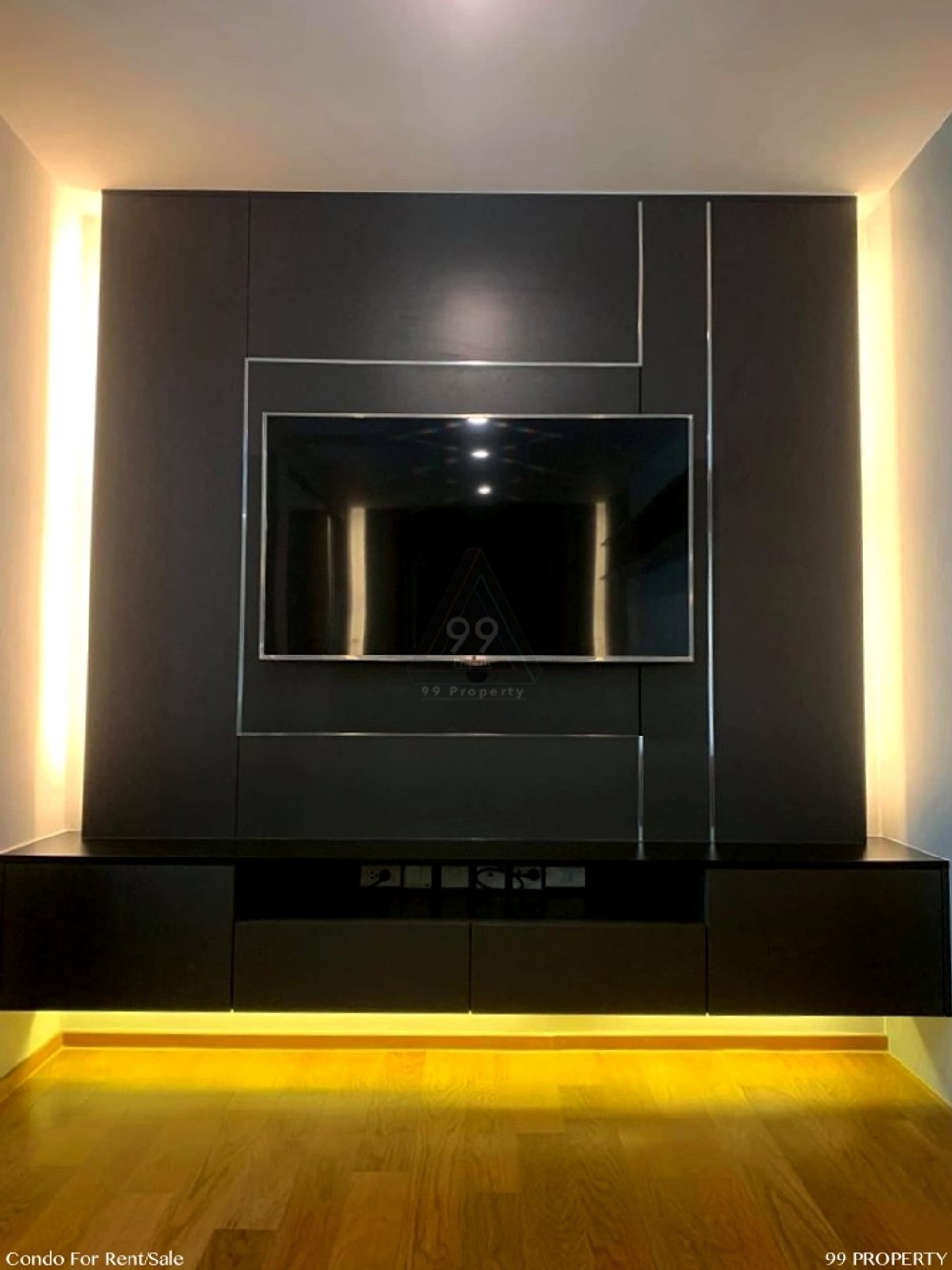 Noble Revo Silom [โนเบิล รีโว สีลม].