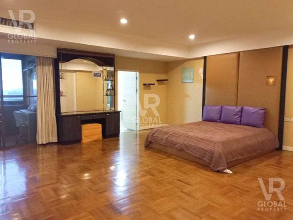 รหัสทรัพย์ 196 ขายคอนโด โอเรียนเต็ล ทาวเวอร์ ชั้น 28 พื้นที่ 350 ตร.ม. 3 ห้องนอน, 3 ห้องน้ำ