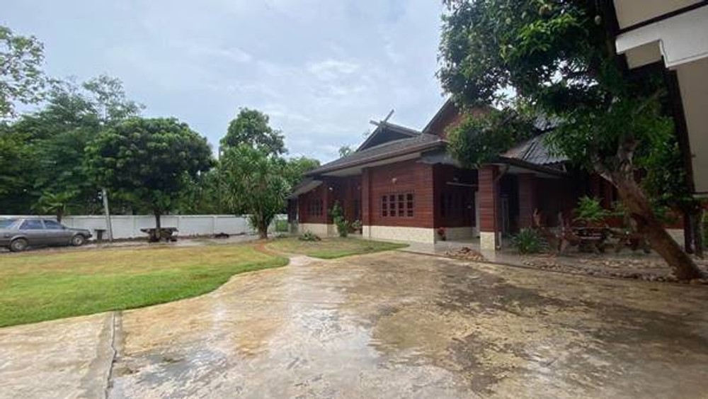 ขายบ้านพร้อมที่ดินพื้นที่ 1 ไร่ จ.เชียงราย บริเวณสวนมีต้นมะพร้าว มะม่วง ลิ้นจี่ บรรยากาศร่มรื่น อากาศเย็นสบาย สามารถลงทุนธุรกิจที่พักตากอากาศ ร้านกาแฟ